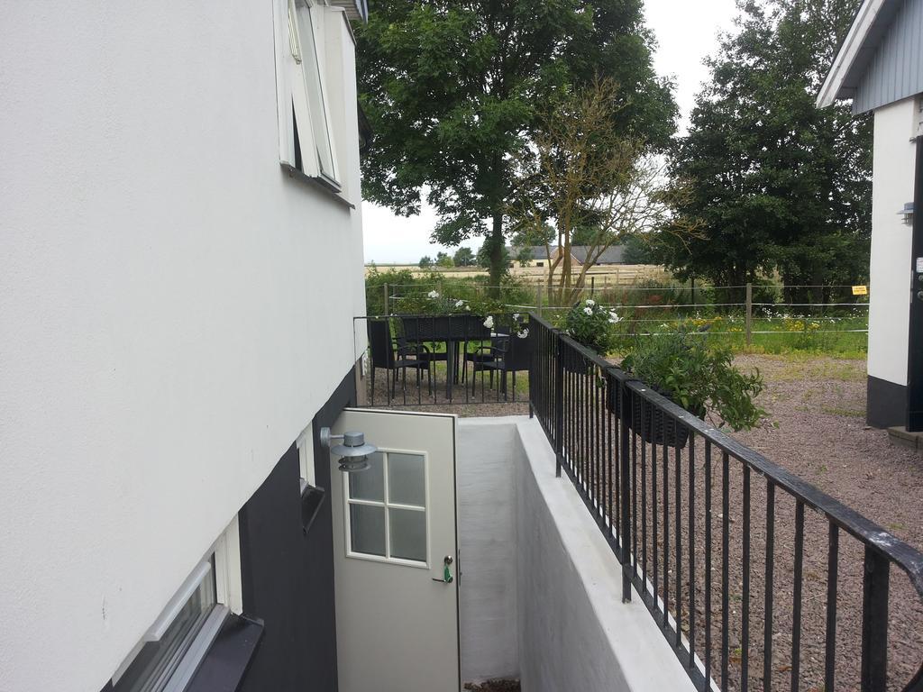 Laegenhet Lillisgarden Guest House Vallakra Bagian luar foto